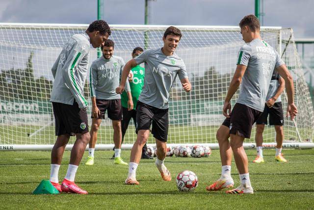 尴尬！中国男篮四大后卫合计只送出1次助攻